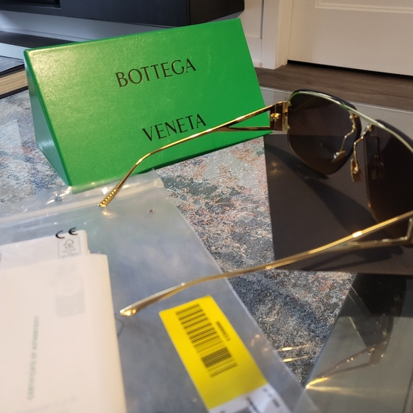 Authentic Bottega Veneta sunglasse - Picture 6 of 9